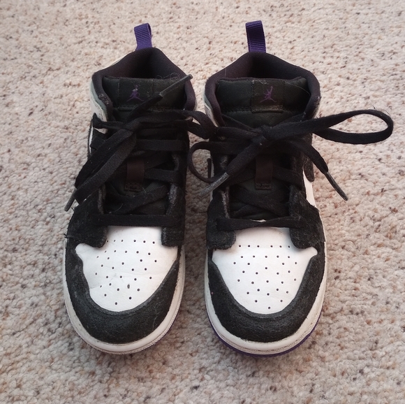 Air Jordan Kids Sneakers - Picture 2 of 11